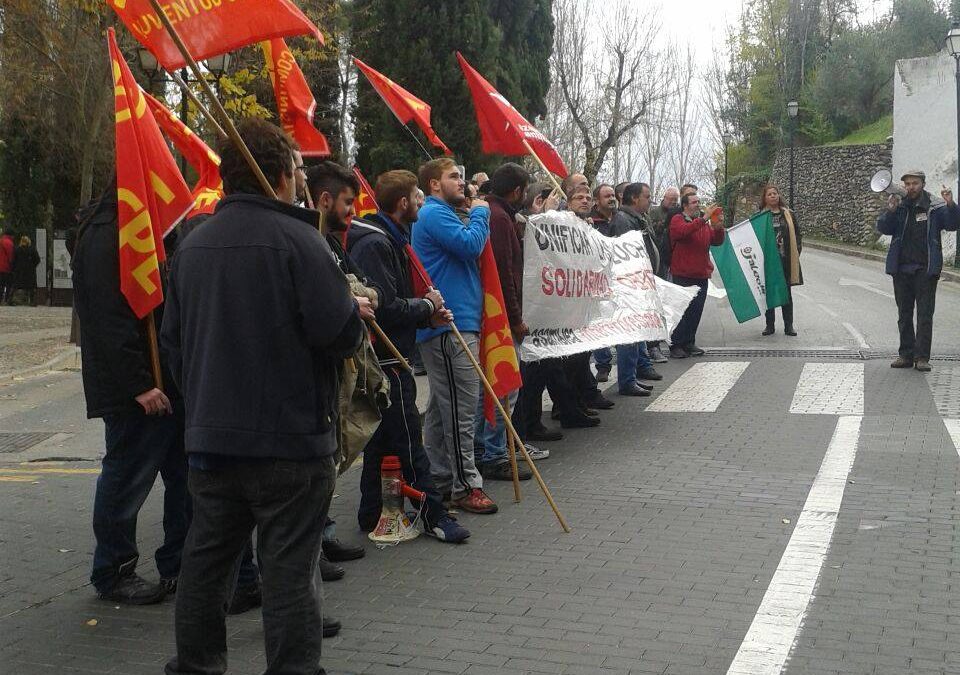 Los CJC y el PCPA – PCPE en la manifestación en solidaridad con varios trabajadores despedidos por jardines alberto en granada.