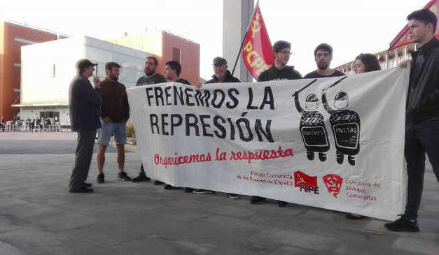 El 4 de octubre mañana el PCPE se ha concentrado en las puertas de la Ciudad de la Justicia de Zaragoza