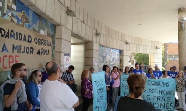 Concentración en el hospital virgen de la salud en solidaridad con una compañera sancionada