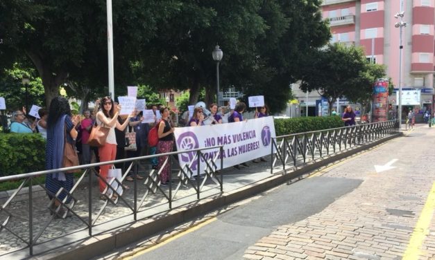 Concentración de apoyo a Juana Rivas en Tenerife