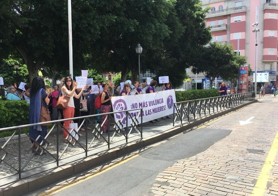 Concentración de apoyo a Juana Rivas en Tenerife