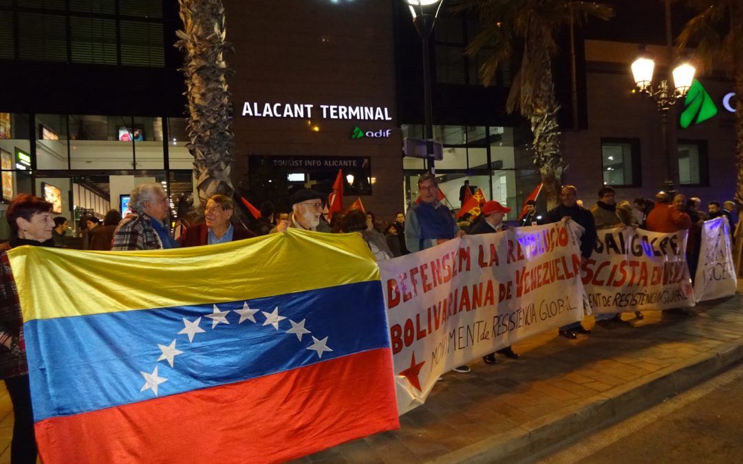 Concentración en Alacant en apoyo a la Revolución Bolivariana y denuncia de la injerencia imperialista del Gobierno del PSOE