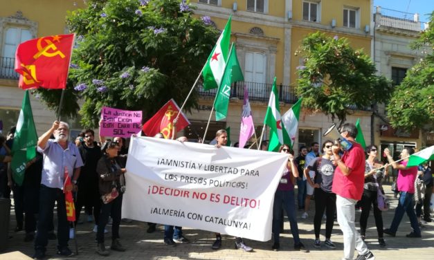 CONCENTRACIÓN EN SOLIDARIDAD CON CATALUNYA EN ALMERÍA