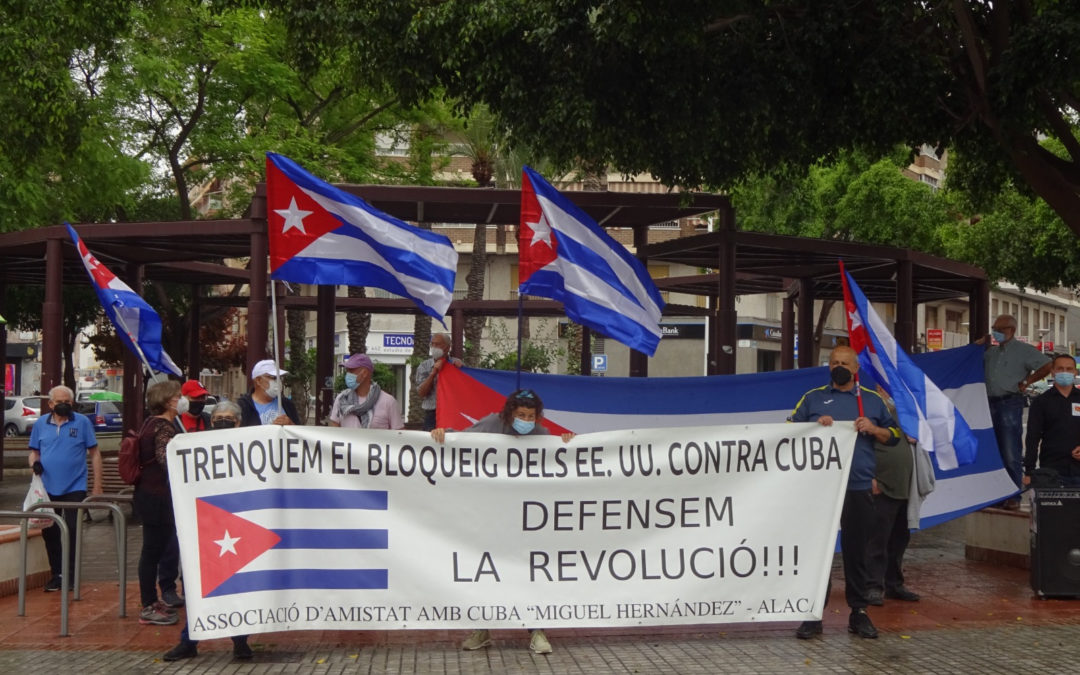 [Elx] Concentración en solidaridad con Cuba y contra el bloqueo