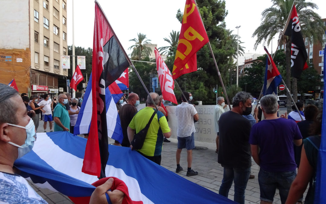 [Alacantí] Concentración en solidaridad con Cuba y su revolución contra el bloqueo criminal y la inferencia de los EEUU y UE