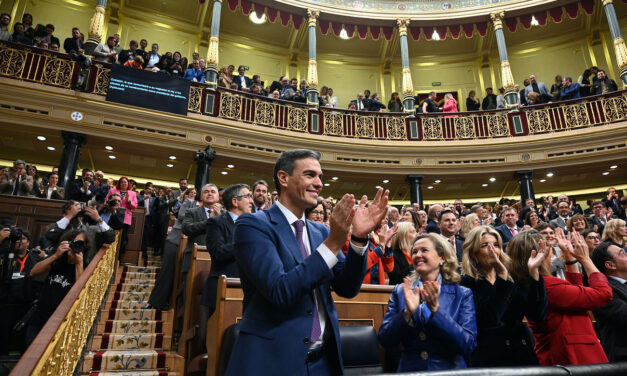 Algo se mueve, pero nada cambia: El gobierno del PSOE/SUMAR se consolida como la opción preferida de la oligarquía
