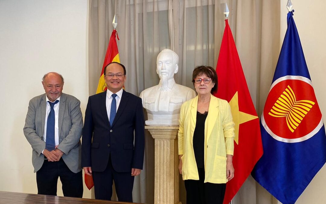 Una representación del PCPE visita al embajador de la República Socialista de Viet Nam